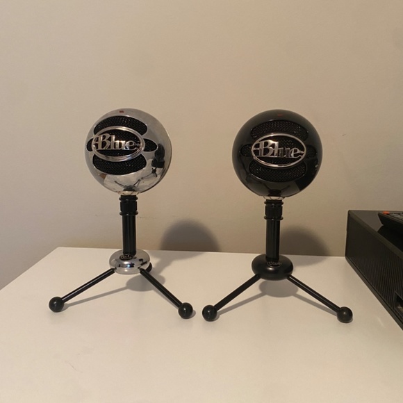 Microphone - Picture 2 of 5